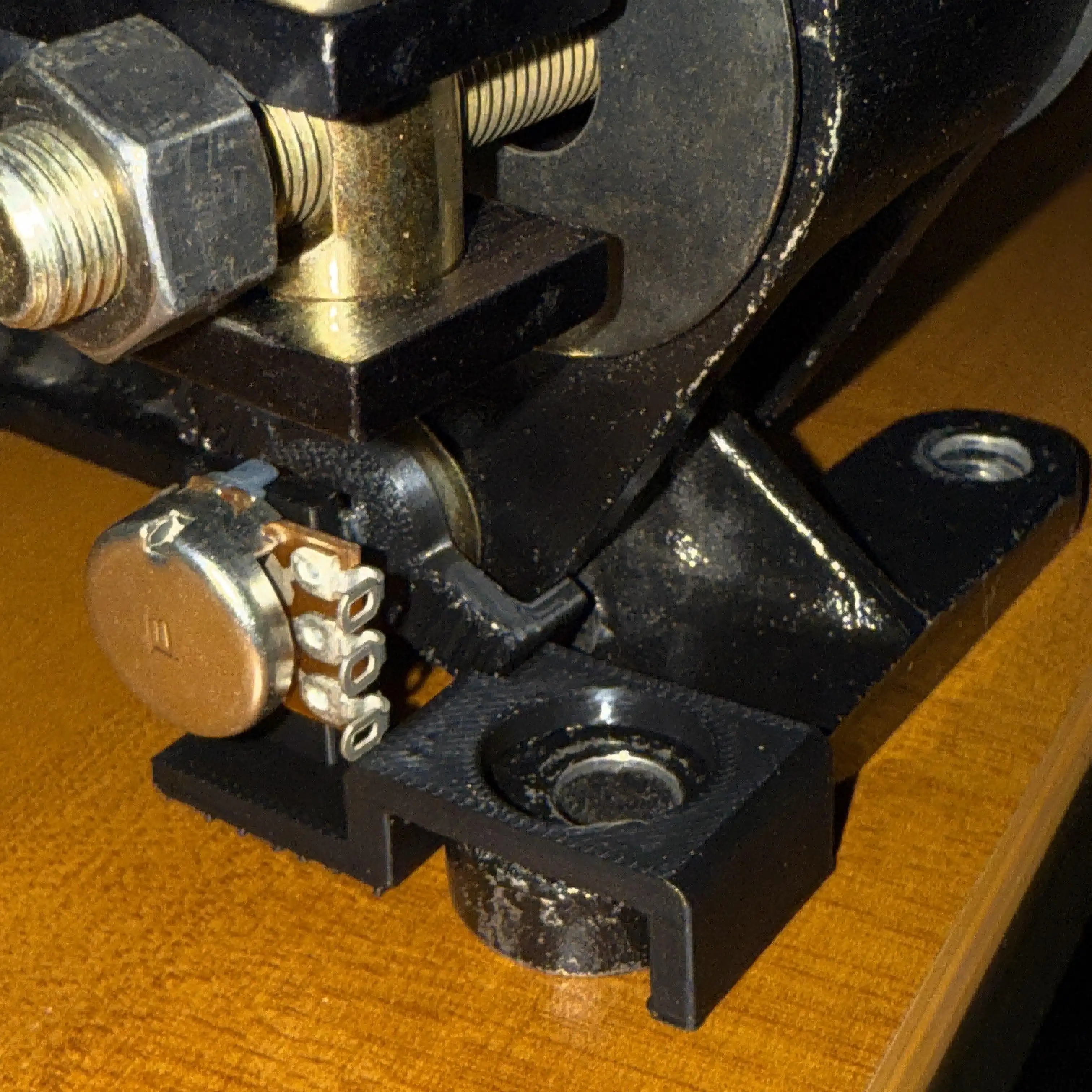 Potentiometer integrated with brake pedal